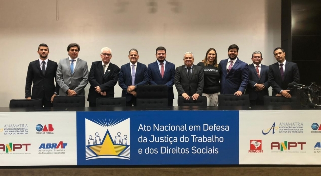  Ato Conjunto em defesa dos direitos sociais e da justiça do trabalho.